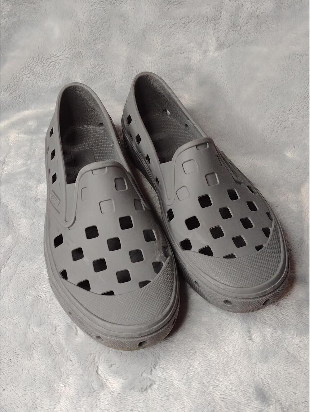 Preloved Vans Boy's Pewter Gray/Trek Slip-on Size 4
